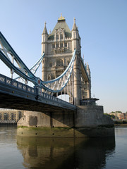 Fototapeta na wymiar Jeden z wież Tower Bridge. London.