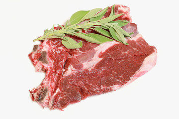 carne con osso su sfondo bianco