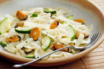 pasta farfalle with mussels and zucchini