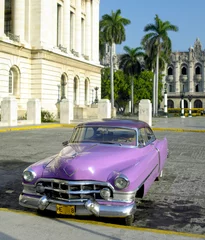 Gordijnen oude auto voor Capitol Building, Oud Havana, Cuba © Richard Semik
