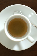 Eine Tasse Espresso Kaffee von oben