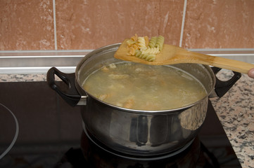 cocinando pasta