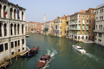 Fototapeta na wymiar waterway in Venice