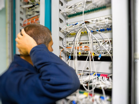Network engineer solve the communication problem