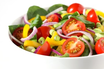 Feldsalat mit Tomaten, Gurken, Paprika und Zwiebel