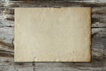 Fototapeta premium vintage paper on wood texture