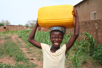 Corvée d'eau dans le Sahel