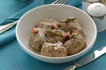 Knodels di pane nero con bruscandoli - Primi Trentino A A