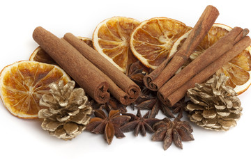 Zimt, Anis und Trockenfrucht