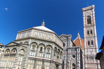 Fototapeta premium view on Dumo cathedral in Florence, Italy