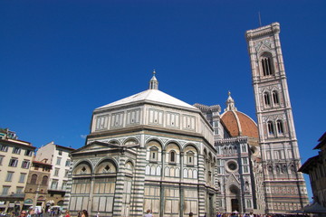 Fototapeta na wymiar view on Duomo cathedral in Florence