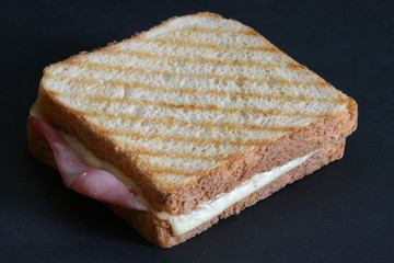 schinkenkäsetoast