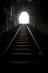 Fototapeta na wymiar Światło na końcu tunelu