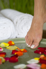 Obraz na płótnie Canvas Relaxing aromatherapy spa for feet 8
