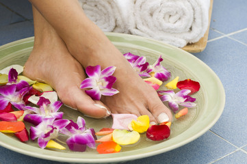 Obraz na płótnie Canvas spa aromaterapia na stopy wody
