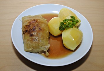 Kohlroulade mit Kartoffeln