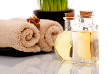 Obraz na płótnie Canvas Spa oils and bath towels for aromatherapy