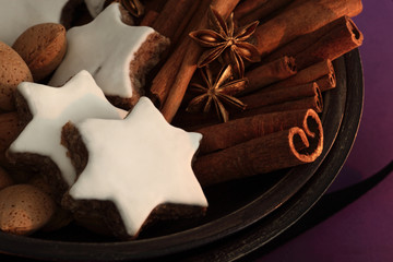 Weihnachten, Zimtsterne, Kerzenschein
