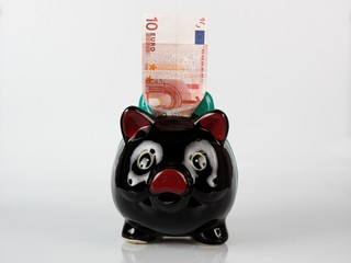 Sparschwein mit Euroschein