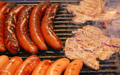 Bratwurst - Grill - Schnitzel - Barbecue - grilled sausages