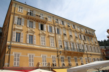 b&acirc;tisse ni&ccedil;ois (France)