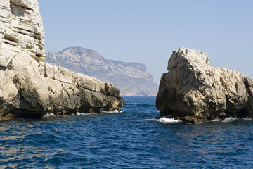 Fototapeta na wymiar rochers et falaises de Cassis