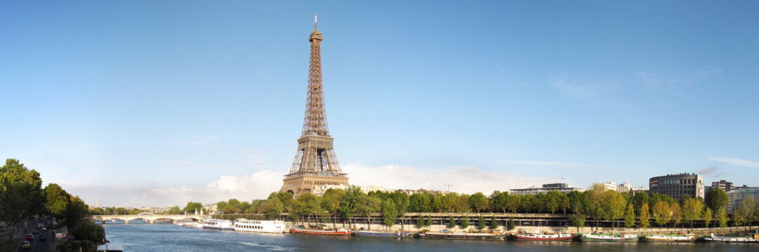 famous tour eiffel in Paris