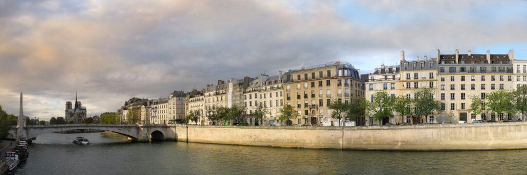Fototapeta bridge and building at the historical center of Paris
