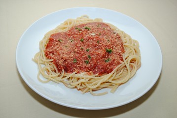 Spaghetti mit Tomatensoße