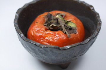 熟した柿一つ