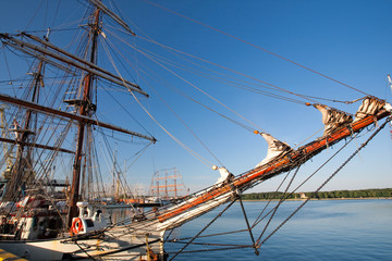 Obraz premium Tall ships in port