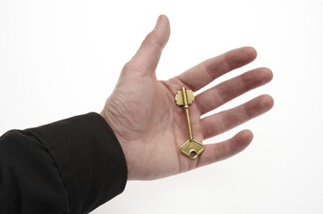 mano con llave