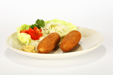 Fleischkrokette mit Beilage