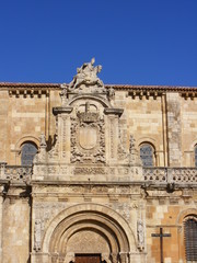 Fototapeta na wymiar Strona główna Kościół San Isidoro (León)