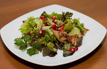 Warm salad with bacon and pomegranate