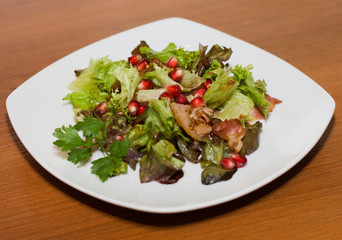 Warm salad with bacon and pomegranate