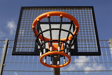 Basketball Korb Ring, blauer Himmel