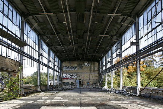 Fabrikhalle, Ruine