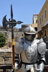 Photo sur Plexiglas Chevaliers Armure de chevalier. Forteresse médiévale de Rhodes.