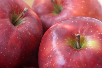 red apples