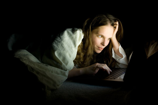 Laptop im Bett