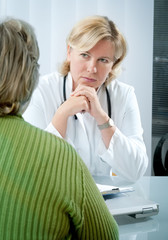 doctor explaining diagnosis to his female patient
