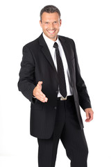 Geschäftsmann bietet Handschlag an