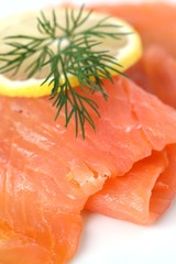 Lachs mit Zitrone und Dill