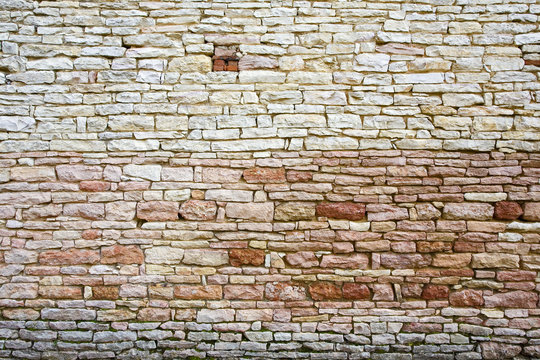 france,bourgogne,givry : mur  de maison en pierre