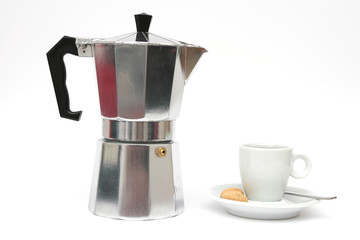 Espressomaschine auf wei&szlig;em Untergrund mit Espressotasse