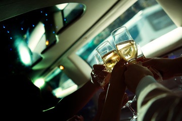 Chin-chin in the limousine - obrazy, fototapety, plakaty