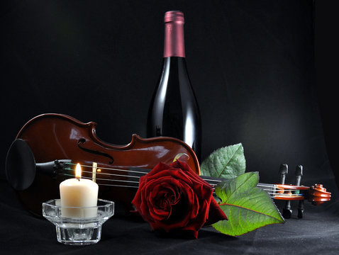 Stilleben mit Kerze, Violine,Wein  und Rose