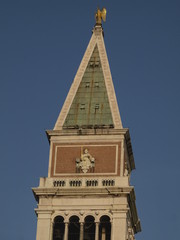 Campanario de San Marcos en Venecia al atardecer
