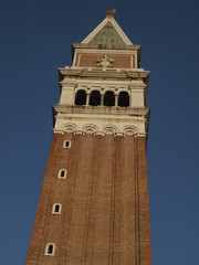 Fototapeta na wymiar Campanille de San Marcos en Venecia
